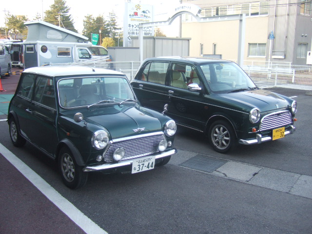 ローバーミニとダイハツミニ キャンピングカーランド